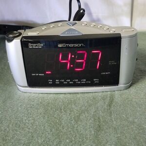 Emerson Research SmartSet CKS3528 Alarm Clock AMFM Radio Time Projector WORKS